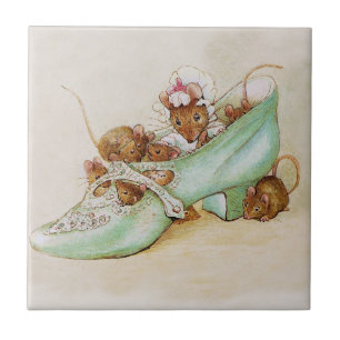 Carreau Famille de souris dans une chaussure par Beatrix P