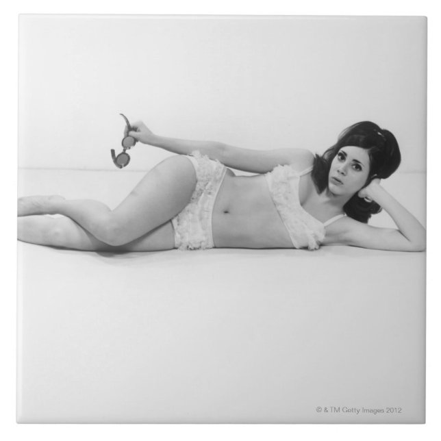 Carreau Femme dans les vêtements de bain (Devant)