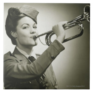 Carreau Femme dans l'uniforme de soldat