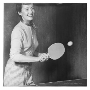 Carreau Femme jouant au ping-pong