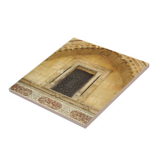 Carreau Fenêtre en bois brun sculpté sur l'église copte da