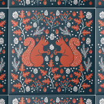 Carreau Forêt d'écureuils<br><div class="desc">Motif de forêt d'écureuils rouges avec des cônes de pins, branches de pins, glands, feuilles de chêne et baies sur un arrière - plan vert turquoise foncé. Idéal pour une maison de lac ou un décor de chambre saisonnier. Art original de Nic Squirrell.</div>