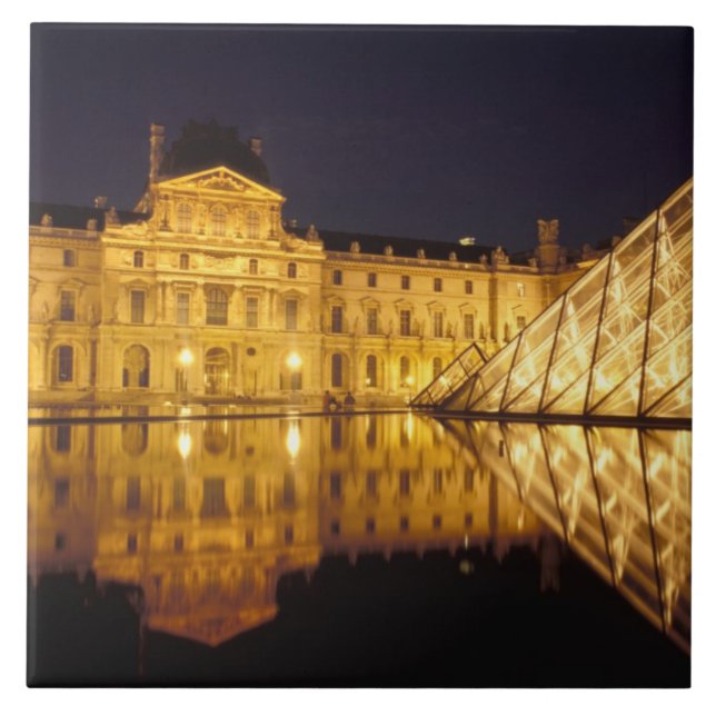 Carreau France, Paris, Musée du Louvre la nuit. (Devant)
