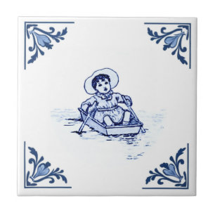 Carreau Garçon Vintage dans une Barque Delft Bleu et Blanc