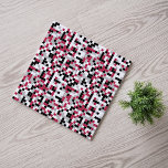 Carreau Géométrique moderne Magenta Black Grey<br><div class="desc">Ce carrelage en céramique présente un motif géométrique coloré dans la Viva Magenta tendance,  noir,  gris et blanc,  avec grille blanche. Les carrés sont colorés dans un motif aléatoire et vous pouvez modifier les couleurs dans l'outil Design.</div>