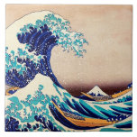 Carreau Grande vague au large de Kanagawa japonais Vintage<br><div class="desc">Katsushika Hokusai The Great Wave Off Kanagawa (1830) The Great Wave off Kanagawa, également connu sous le nom de The Great Wave ou simplement The Wave, est une version en ukiyo-e de l'artiste japonais Hokusai, publiée entre 1830 et 1833 à la fin de la période Edo comme première impression dans...</div>