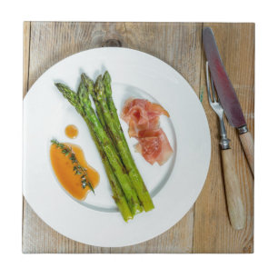 Carreau Green asparagus with ham and sauce