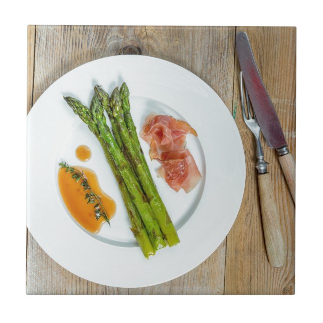 Carreau Green asparagus with ham and sauce (Devant)