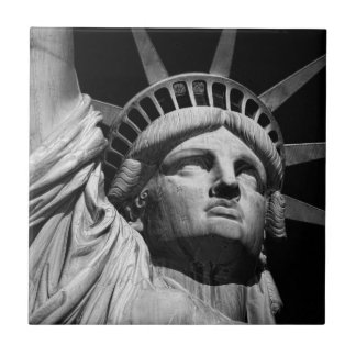 Carreau Gros plan Statue blanche noire de la Liberté New Y