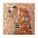 Carreau Gustav Klimt - L'Embrace - Peinture d'Art<br><div class="desc">Montrant un homme et une femme enveloppé dans une étreinte de passion semblable à "The Kiss", ce tableau Art Nouveau de 1904 a été commandé dans le cadre d'une mosaïque pour la salle principale du Palais Stoclet en Belgique. Contrairement à des magasins similaires, Art Lover's Cafe présente des oeuvres d'art...</div>