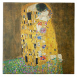 Carreau Gustav Klimt The Kiss Vintage<br><div class="desc">Gustav Klimt Le Kiss Vintage Art Nouveau Peinture Le Kiss (En allemand : Der Kuss) a été peint par le peintre symboliste autrichien Gustav Klimt entre 1907 et 1908, le point culminant de sa période d'or, lorsqu'il peignit un certain nombre d'oeuvres dans un style doré similaire. Le tableau est largement...</div>