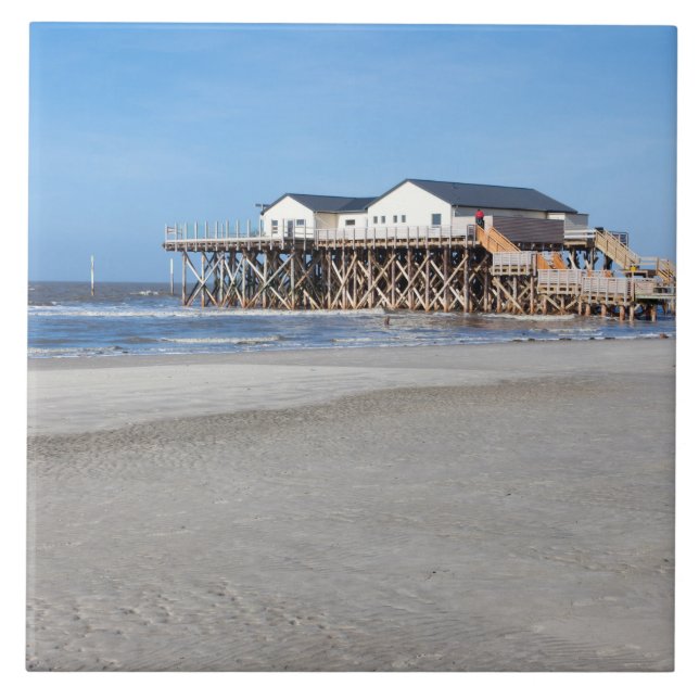 Carreau House on stilts at the beach of St Peter Ording (Devant)