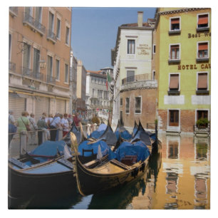 Carreau Italie, Venise, gondoles amarrées le long d'un can