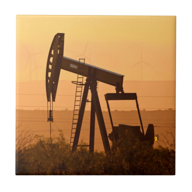 Carreau Jack de pompage pompant du pétrole dans l'ouest du (Devant)