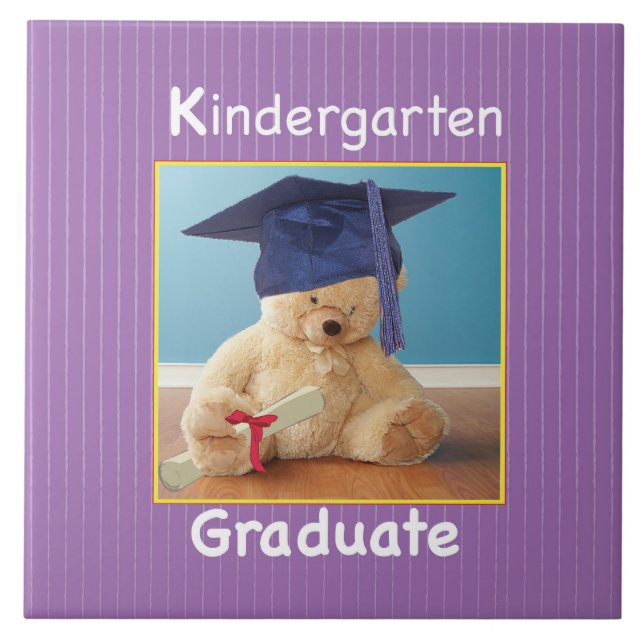 Carreau Jardin d'enfants Graduation Teddy Bear sur pourpre (Devant)