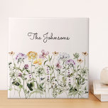 Carreau Jardin Fleur sauvage de l'aquarelle monogramme<br><div class="desc">Apportez une touche de beauté naturelle dans votre espace avec notre tuile en céramique Jardin Fleur sauvage Découvrez une collection délicieuse de fleurs colorées qui apportera le charme de la nature à l'intérieur. Vous pouvez le personnaliser en ajoutant votre nom. Un cadeau pour les amoureux de la nature et des...</div>
