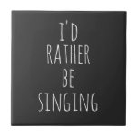 Carreau Je préférerais chanter une citation drôle noir et<br><div class="desc">Je Préférerais Chanter. Citation parfaite (et cadeau) pour les chanteurs,  les amateurs de théâtre musical,  ou toute personne qui aime chanter avec le dicton drôle en lettres blanches sur un arrière - plan noir. *Le mot chant peut être changé à ce que vous préférez faire!</div>