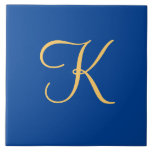 Carreau K initial de couleur or sur arrière - plan bleu fo<br><div class="desc">K initial de couleur or sur arrière - plan bleu foncé</div>
