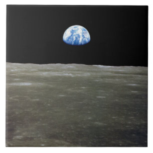 Carreau La Terre de Lune dans l'espace noir