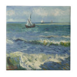 Carreau Le paysage marin de Van Gogh aux Saintes Maries de<br><div class="desc">Seascape at Saintes Maries de la Mer by Vincent van Gogh est une peinture nautique vintage de post impressionnisme d'art avec des voiliers sur l'océan avec des vagues douces. À propos de l'artiste : Vincent Willem van Gogh était un peintre post-impressionniste dont l'oeuvre était particulièrement remarquable pour sa beauté rugueuse,...</div>