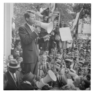 Carreau Le sénateur Robert Kennedy faisant campagne pour l