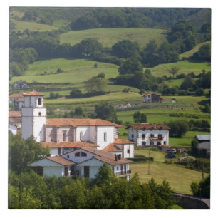 Carreau Le village d'Amaiur dans la vallée de Baztan