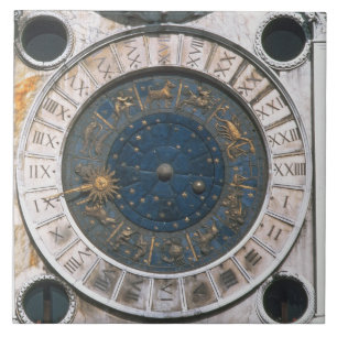 Carreau Le visage d'or et d'horloge d'émail, conception