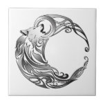 Carreau Loup tribal - ombragé<br><div class="desc">Conception tribale comportant un loup dans un croissant de lune avec des nuances de noir,  de gris et de blanc.</div>