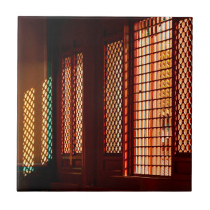 Carreau Lumière à travers les ouvertures de fenêtres à mai
