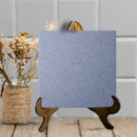 Carreau Luminaire crénelé bleu de Chambray Texture moderne<br><div class="desc">Ce carrelage en céramique à l'allure de glaçure craquelée a un faux craquelé sur un arrière - plan bleu chambray. Il ressemble à une pièce artisanale texturée avec un aspect décoratif mais simple et neutre. Parfait comme un accent sur lui-même ou combiné avec d'autres motifs de tuiles dans une installation...</div>
