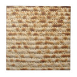 Carreau Matzah<br><div class="desc">matzah, matza, foodie, matzo, matzoh, nourriture, biscuit, biscuits, drôle, cool, Pâque, pesach, chag, juif, hébreu, juif, Israël, yiddish, rabbin, nosh, saigner, judaïque, yom, tov, "yom tov", matzos, pesah, matzot, judaïsme, humour, humour, "humour juif", "humour juif", fun, casher, pessah, Pâques, religion, cadeau, cadeaux, "matzah d'amour", parve, Brooklyn, afikoman, hilarant, flatbrot, flatbrod...</div>