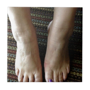 CARREAU MES PIEDS SUR LA MOQUETTE