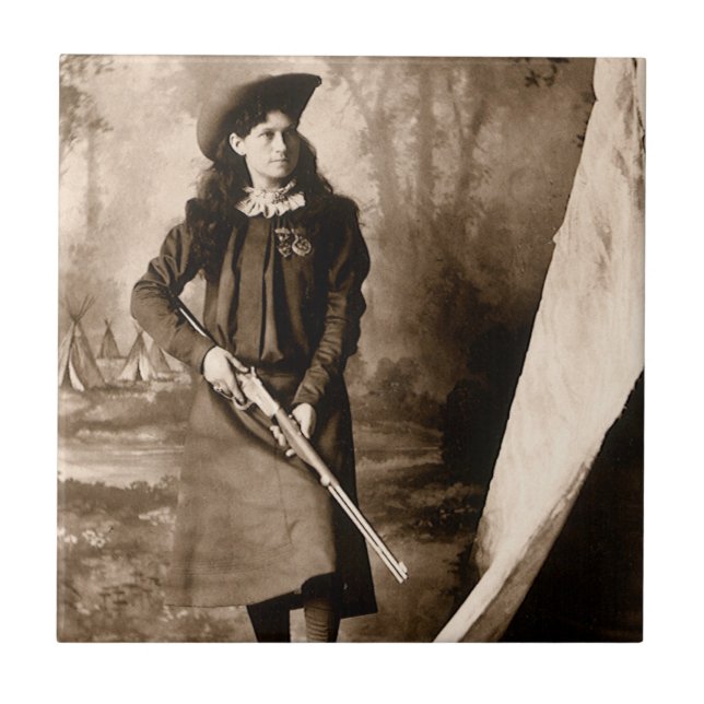 Carreau Miss Annie Oakley avec pistolet, Portrait photo Vi (Devant)