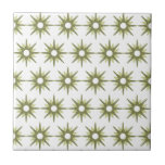 Carreau Motif de démarrage moderne vert et blanc du milieu<br><div class="desc">Design d'inspiration moderne du milieu du siècle avec motif vintage de starbursts vert rétro sur un arrière - plan blanc. Design moderne simple et propre. Créez votre propre motif personnalisé en téléchargeant une nouvelle image, ou utilisez le bouton "message" pour contacter le concepteur pour obtenir de l'aide. Pour créer votre...</div>
