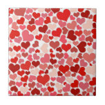 Carreau Motif de mosaïque de Coeurs rouges et roses<br><div class="desc">Minuscules coeurs roses et rouges dans un motif en mosaïque.</div>