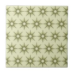 Carreau Motif de Starburst vert moderne du milieu du siècl<br><div class="desc">Design moderne du milieu du siècle avec motif vintage de starbursts vert rétro sur un arrière - plan vert plus clair. Design moderne simple et propre. Créez votre propre motif personnalisé en téléchargeant une nouvelle image, ou utilisez le bouton "message" pour contacter le concepteur pour obtenir de l'aide. Pour créer...</div>