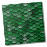 Carreau Motif tendance à l'échelle verte<br><div class="desc">Cette motif à échelle métallique est un mélange de tons verts. Très différent et à la mode ! Que ce soit pour ressembler à une balance de sirène ou de poisson, ou pour un clin d'oeil à une ambiance nautique sans être trop littérale, cette tuile est pour vous ! Vous...</div>