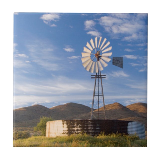 Carreau Moulin à vent et barrage dans le Karoo au lever du (Devant)
