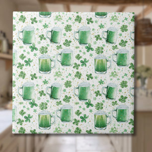 Carreau Mugs à bière verts élégants et trèfles blancs