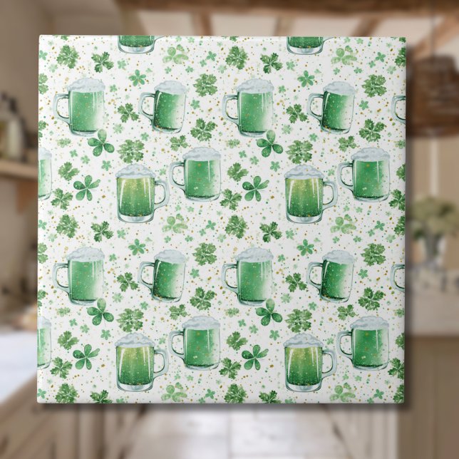 Carreau Mugs à bière verts élégants et trèfles blancs (Créateur téléchargé)