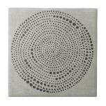 Carreau Mythos - Cercle<br><div class="desc">Mythos I de Chariklia Zarris. Conception circulaire composée de points multiples contre un arrière - plan neutre.</div>