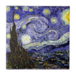 Carreau Nuit étoilée de Van Gogh, 1889<br><div class="desc">Largement acclamé comme le magnum opus de Van Gogh, le tableau représente la vue à l'extérieur de la fenêtre de son sanatorium la nuit, bien qu'il ait été peint de mémoire pendant la journée. L'image est du domaine public. Contactez les Motifs & Peintures & Graphiques pour toute demande spéciale. ©...</div>