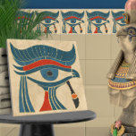 Carreau Oeil Art Déco Égyptien De Horus<br><div class="desc">Art déco égyptien OEil de Horus Carrelage en céramique Introduisant la collection du patrimoine égyptien, inspirée par la beauté intemporelle de l'Egypte ancienne. Ces carreaux allient le rouge, le bleu et le sable traditionnel et apportent une touche d'histoire et d'élégance à votre maison. Parfaites pour les cuisines et les salles...</div>