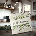 Carreau Olivier rustique & Branches Bella Cucina<br><div class="desc">Bella Cucina Bouquet d'olive d'aquarelle rustique de branches & feuilles. Mélangez et faites correspondre d'autres tuiles dans ce même thème de coordination pour créer votre look parfait. 100% de satisfaction client avec "Zazzle" tous les jours.</div>