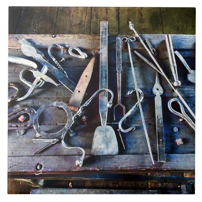 Carreau Outils de forgeron sur la table (Devant)