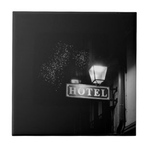 Carreau Panneau vintage de l'hôtel, feu de rue et beaucoup