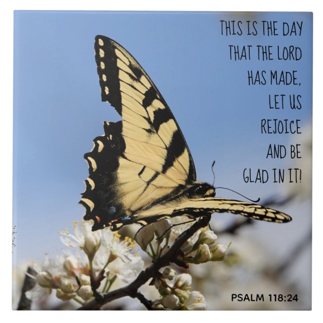 Carreau Papillon en fleurs blanches, vers Psaume 118:2 (Devant)