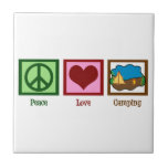 Carreau Peace Love Camping<br><div class="desc">J'adore camper. Un signe de paix,  un coeur,  et un terrain de camping mignon complet avec feu de camp pour campeurs.</div>