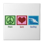 Carreau Peace Love Surfing<br><div class="desc">Un signe de paix, un coeur, et le beau surf océanique. Un grand cadeau pour un surfeur.</div>