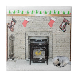 Carreau Peinture de chiot Keeshond Noël près de la cheminé